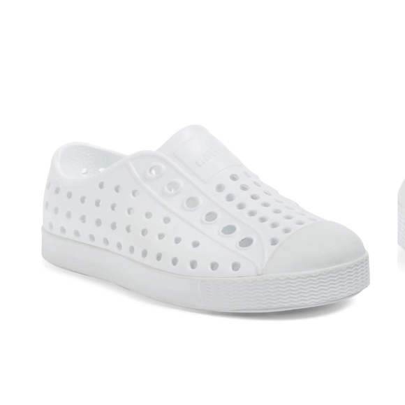 NATIVE WATER SHOES - Picture 1 of 4